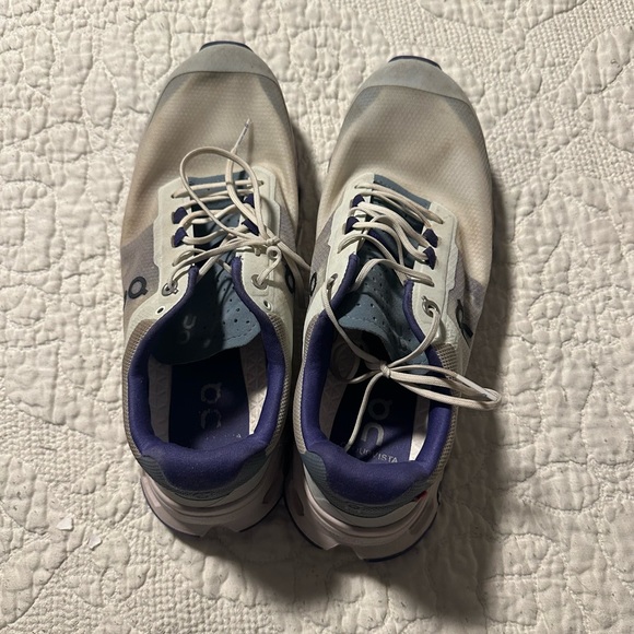 Women’s ON Clouds size 9.5 Cloudvista Frost - Picture 3 of 5